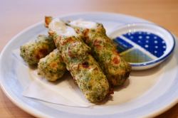 Gorgonzola-filled Chikuwa (fish paste) with seaweed