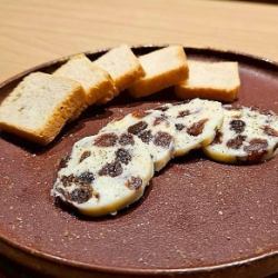 サクサクトーストとレーズンバター