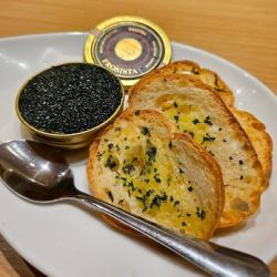 赤エビのタルタルとキャビア　ガーリックトースト