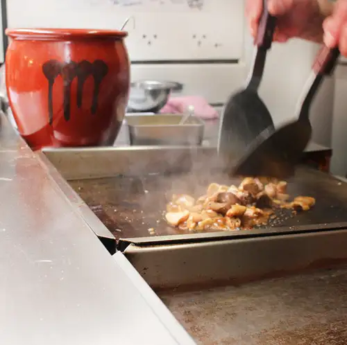 焼き立てホルモンの香り