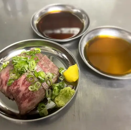 Seared lean meat / Assorted sashimi