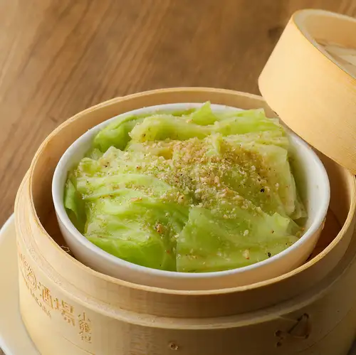Freshly steamed, delicious salted cabbage
