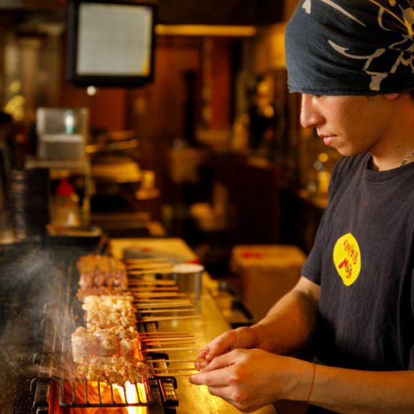 【名取駅徒歩2分で帰りも安心!!スタッフの元気とお客様の笑顔が溢れるお店】MOJAスタッフの掛け声「美味しくどうぞ～！」を合図に今夜も乾杯っ！充実の飲み放題付コースや単品飲み放題もご用意。毎日朝から1本1本串刺しした串焼きは絶品♪個室も完備です。各種ご宴会でご利用ください！！