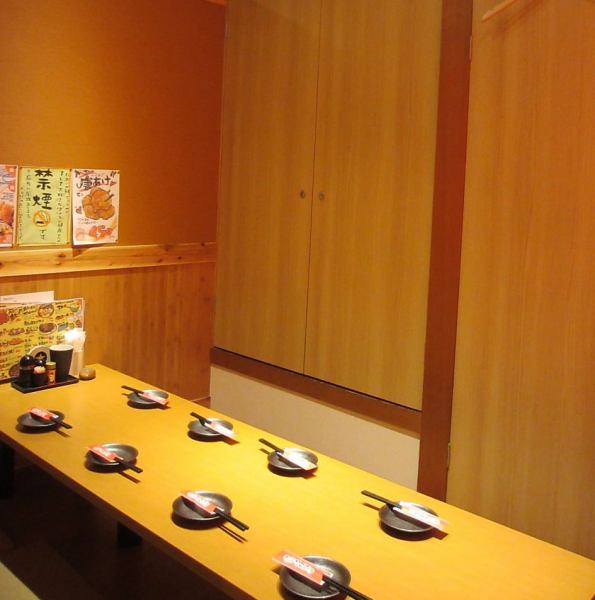 [團體☆Zashiki座位]後面有寬敞的私人房間，可容納多達23人，是宴會的理想選擇！提早預訂♪歡迎宴會，歡送會，年終宴會，新年宴會，公司宴會這是可以全年使用的座位！請在MOJA的Natori度過一個快樂的時光！無限暢飲課程和無限暢飲單項也很充實。
