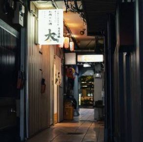 会社の宴会や同窓会など、団体でのご利用には貸切が可能です（11名以下可）。お店全体をプライベート空間として利用できるため、周りを気にせず思い切り楽しめます。予算や人数、お料理内容など、まずはお気軽にご相談ください。素敵なパーティーを演出します。