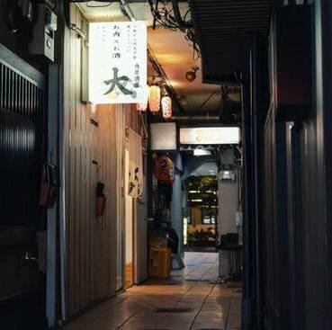 会社の宴会や同窓会など、団体でのご利用には貸切が可能です（11名以下可）。お店全体をプライベート空間として利用できるため、周りを気にせず思い切り楽しめます。予算や人数、お料理内容など、まずはお気軽にご相談ください。素敵なパーティーを演出します。