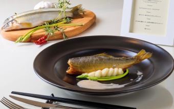 Sweetfish confit, celery root puree, wine blanc sauce