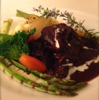 Domestic beef cheek stewed in red wine (2 servings)