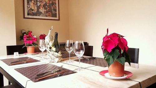 We can also accommodate private bookings for small groups of 7 or more.