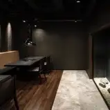 <4人桌x 2席> 我們準備了2張可供4人使用的桌椅。