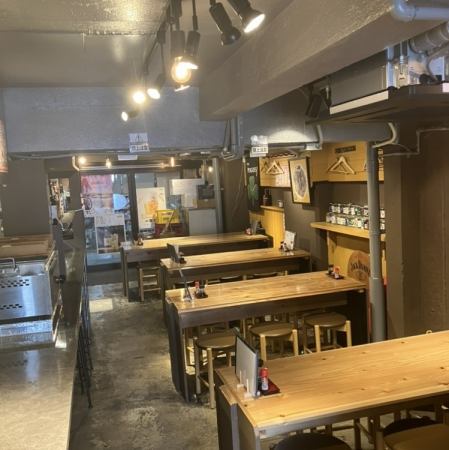 We have three counter seats available! Feel free to come alone!