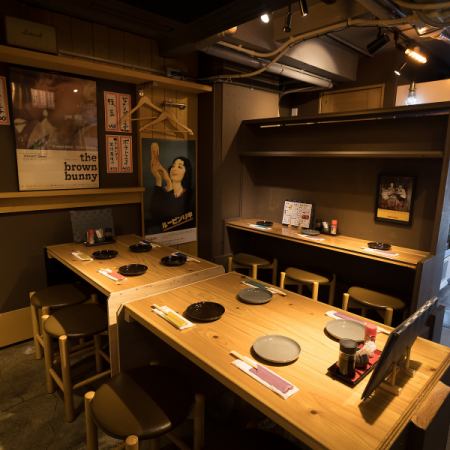 8名掛けのテーブル席を2席ご用意しております！