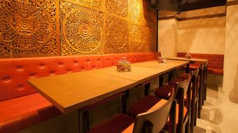 There is a table for four people on a half sofa.Please enjoy delicious Thai cuisine while relaxing and relaxing while forgetting the noise of Shibuya ♪♪
