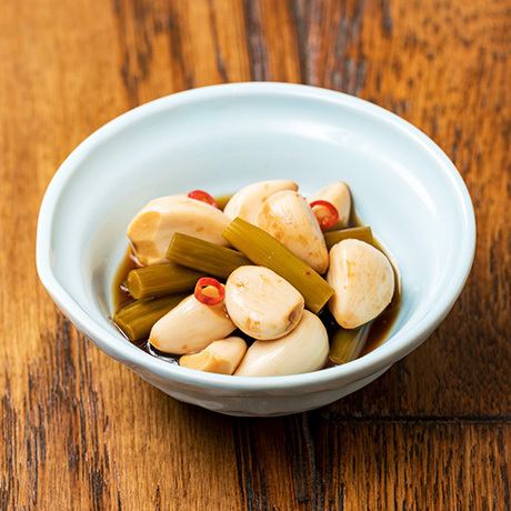 Garlic and garlic sprouts pickled in soy sauce