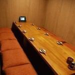 【座敷:最大32名まで対応】大小個室をご用意致しております。用途に合わせてご利用頂けます。宴会は最大32名まで対応。お気軽にお問い合わせ下さい。