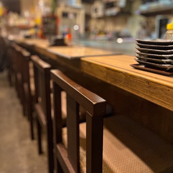 The counter seats can be used for a quick drink after work or for a banquet.Please feel free to drop by ♪