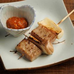 牛タンとエリンギの串焼き ～辛味噌ソース～
