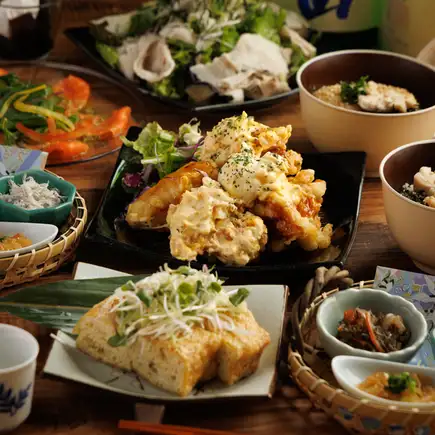 満足感たっぷり充実コース｜鮮魚3種盛り・炉端焼きまで楽しむ＜全9品＞生付き2H飲放題【4000円】