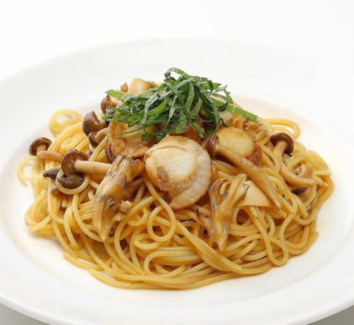 Butter soy sauce with scallops and mushrooms