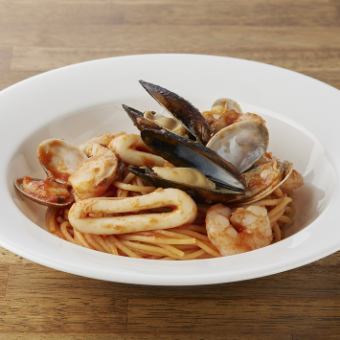 Seafood in tomato sauce (shrimp, scallops, squid, clams, mussels)