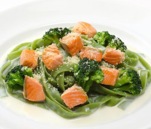 salmon and broccoli cream sauce
