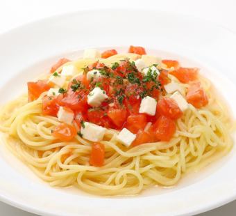 新鮮番茄和馬蘇里拉奶酪