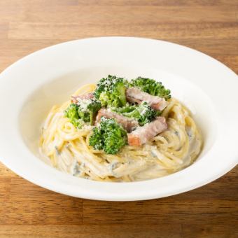 Gorgonzola cream sauce