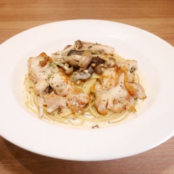 Young chicken and mushroom in porcini cream sauce