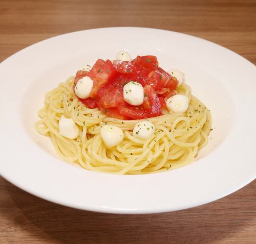 Fresh tomatoes and mozzarella