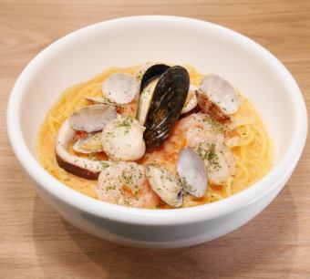 Seafood tomato cream soup