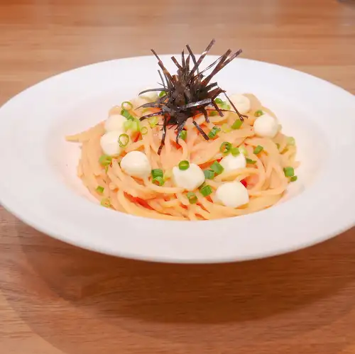 Spaghetti with mozzarella cheese and cod roe