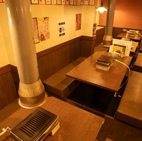 ゆったりと寛げる掘りごたつ席のご用意ございます。各種ご宴会など幅広いシーンにご利用くださいませ！！