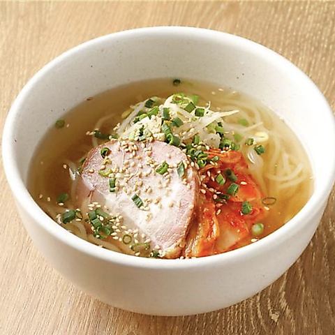 【焼肉屋ならではの一品料理が豊富】