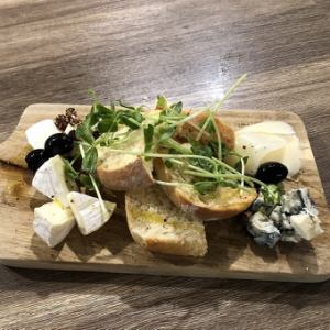 4種のチーズの盛り合わせ