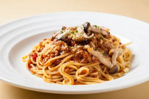 A special meat sauce made with 100% coarsely ground beef.