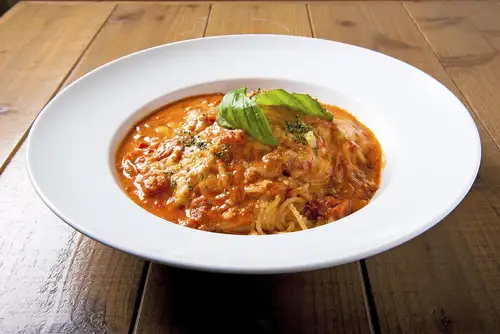 Mozzarella and mixed cheese in tomato sauce