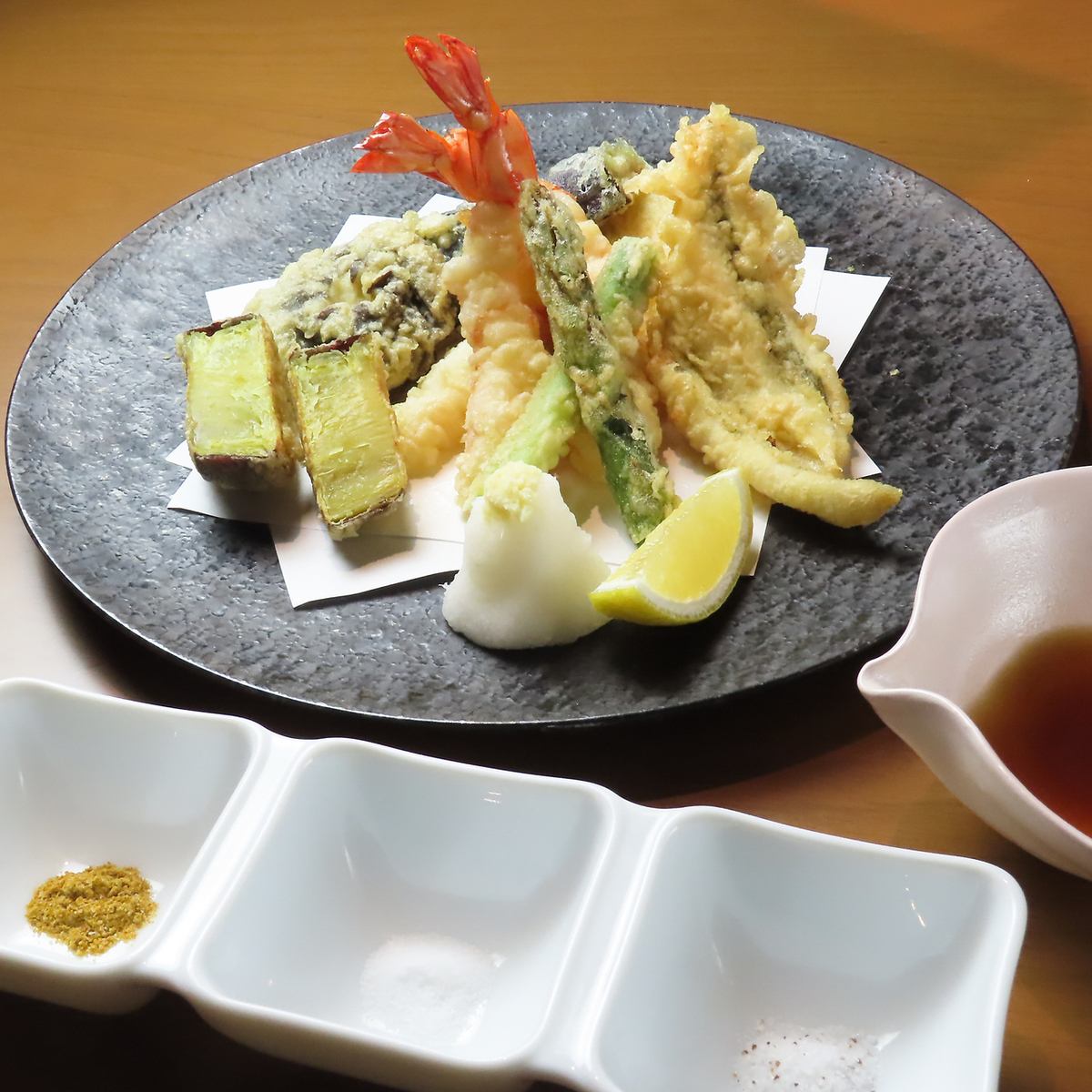 昼のひとときに、贅を極めた御膳を。