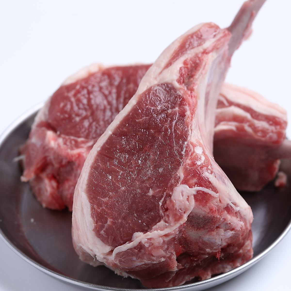 ジンギスカンを中心に、ラムを使った多彩なおつまみもご用意！