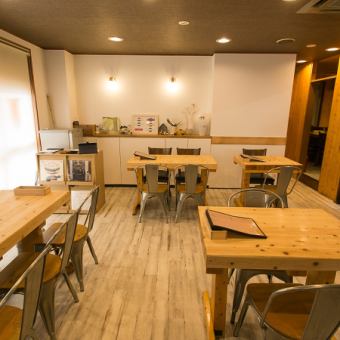 [Table 6-8 seats × 2 tables / 4 seats × 1 table / 2 seats × 2 tables] For small to medium-sized customers who want to have fun with good friends ☆ For family meals ◎ Drinking party / dinner party, company / university party, mom party / women's group / papa party etc. ◎ Change of seat layout is OK ~ 24 people can accommodate various people ♪ Welcome party and New Year party Can be used in various scenes
