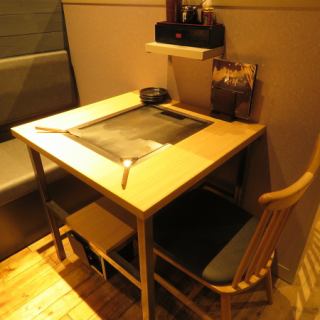 会社帰りのサク飲みや女子会にオススメのお席。
