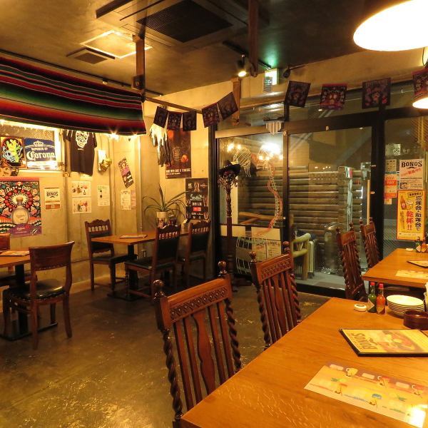 Table seats that can be used in various situations.We can arrange seats with plenty of room, so you can enjoy meals and drinks without worrying about the surroundings! Seat arrangement can be adjusted according to the number of people! Name ~ We accept ♪
