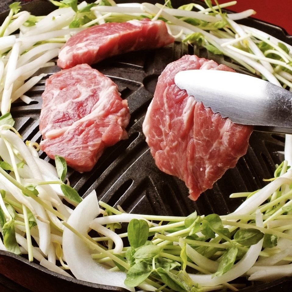 A popular restaurant where you can enjoy rare Japanese lamb and various cuts of mutton!