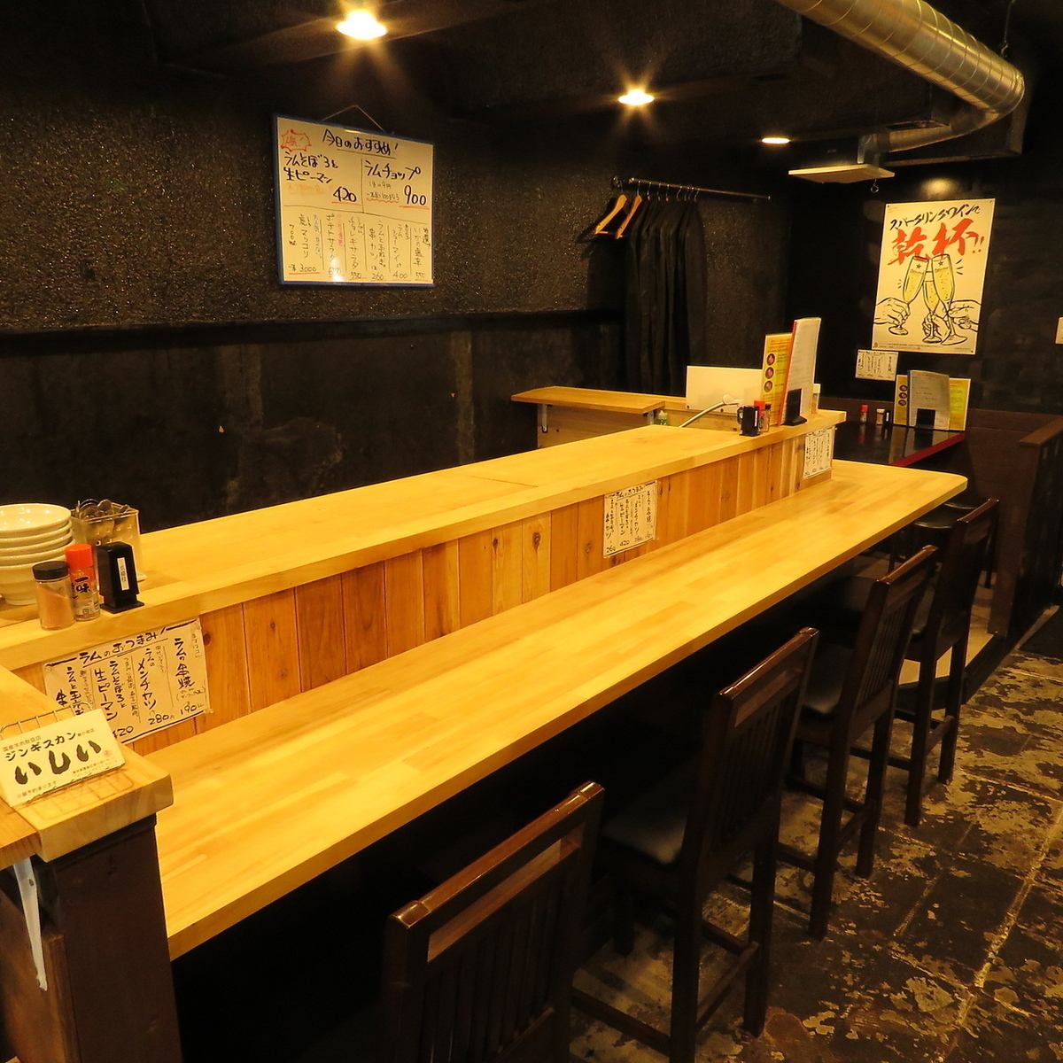 お１人様でも気軽に楽しめるカウンター席もご用意。