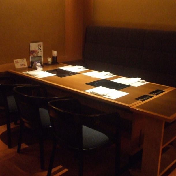 There is a private table room.This is popular for dinner.