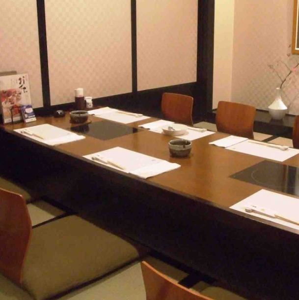 There are 8 private rooms in the tatami room.You can enjoy cooking without hesitation even on entertainment and anniversaries.There is also digging.