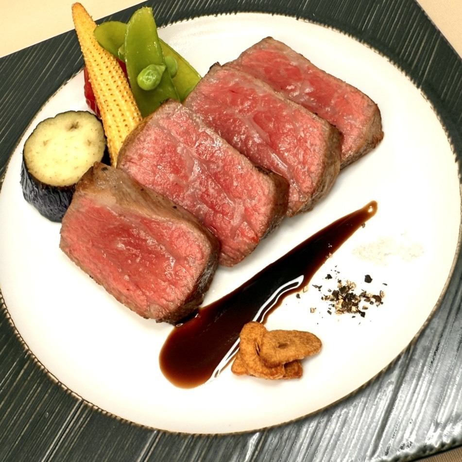 和牛などを地元の食材を仕入れてます！