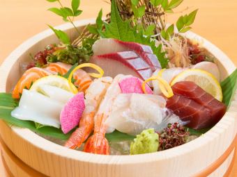 Seven kinds of sardines (inspiration, hamachi, salmon, red shrimp, tai, squid, bigeye)