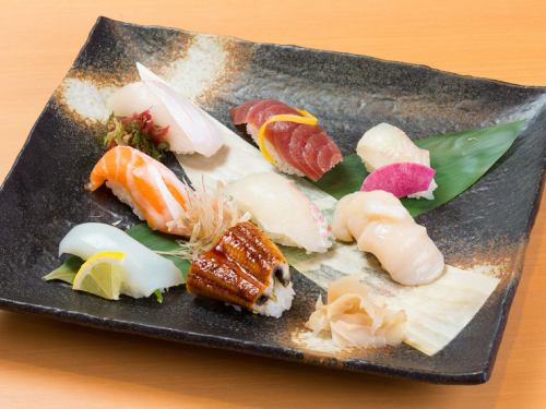 新鮮な活魚を使用した自慢の握り寿司