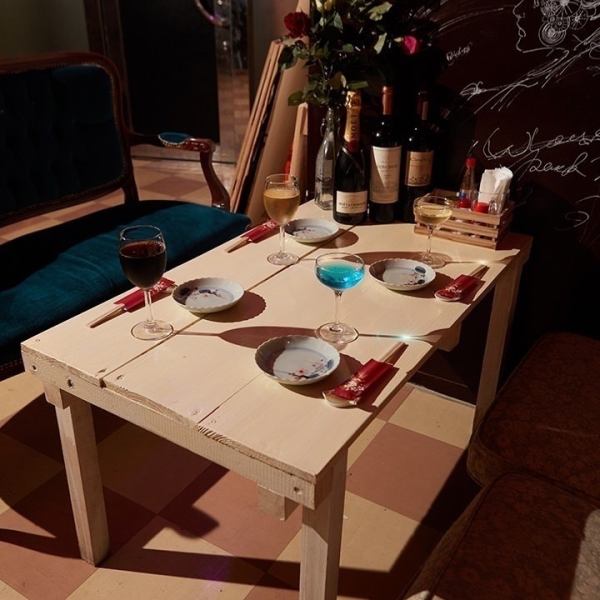 10名程度の個室フロアを貸切れば、大切な人たちとのプライベートな時間を楽しめます!広々とした8名ソファー席もございますので、くつろぎながらゆったりと自慢の美味しい料理とお酒を楽しんでください。1次会、2次会、3次会も当日予約で対応可能ですので、思い立ったらすぐにお気軽にご利用いただけます!