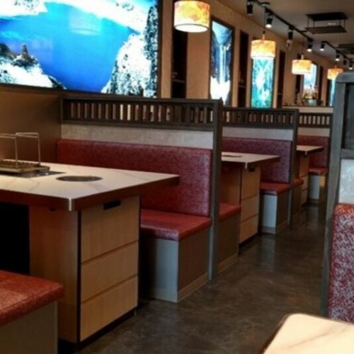少人数のお食事や飲み会にオススメなテーブル席